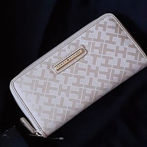 Tommy Hilfiger Wallet NWT